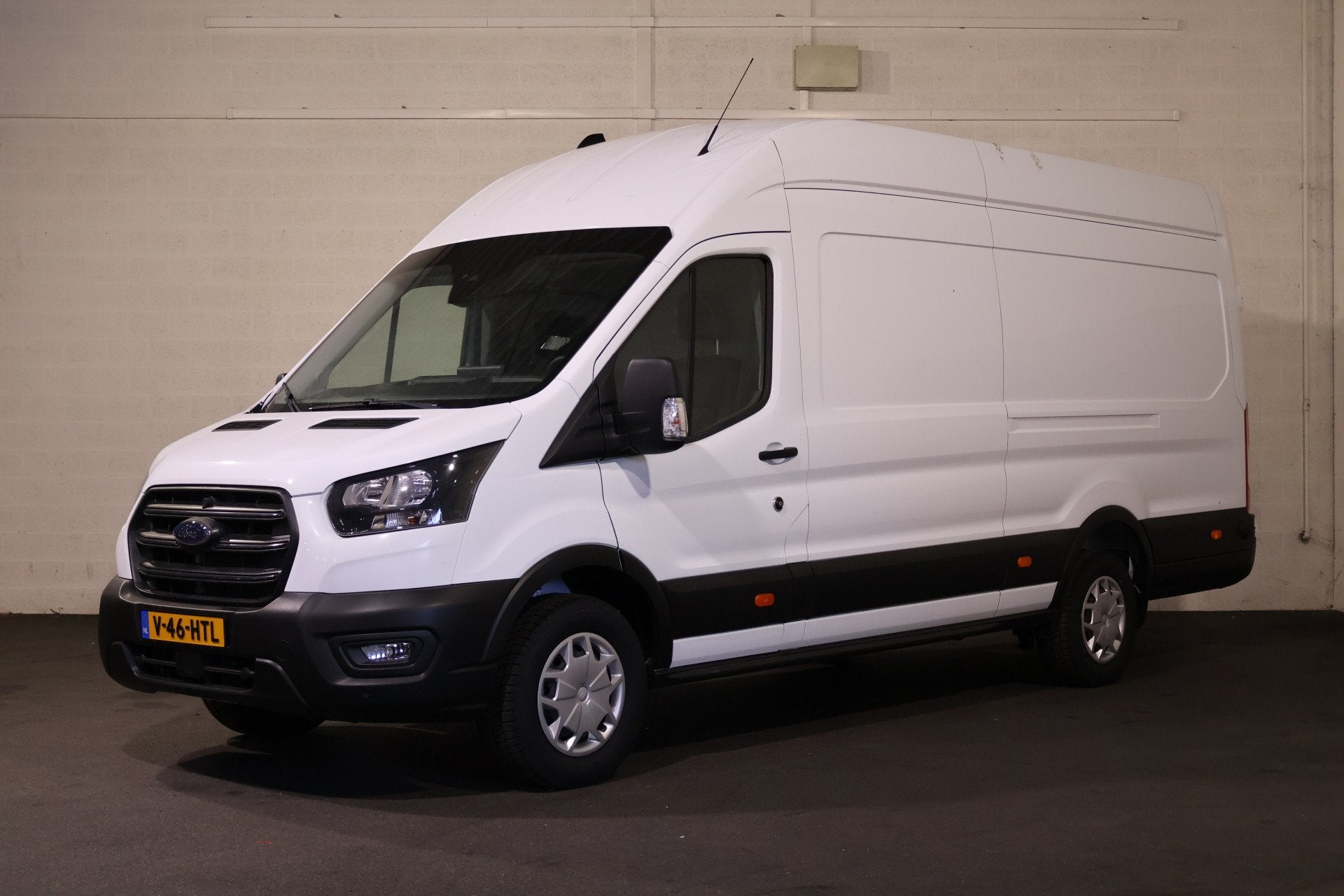 Ford Transit 350 2.0 TDCI L4 H3 130pk Navigatie 270gr Achter, Auto's, Bestelauto's, Euro 6, 4 cilinders, 2800 kg, Wit