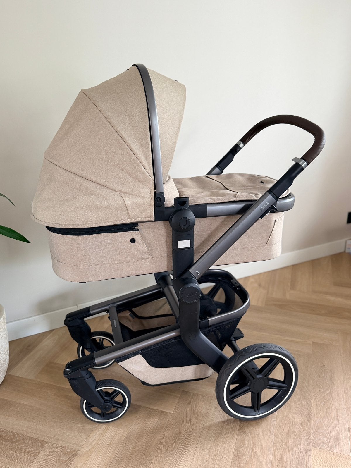 Joolz Day+ Taupe Kinderwagen compleet - zeer nette staat, Kinderen en Baby's, Kinderwagens en Combinaties, Ophalen, Zo goed als nieuw