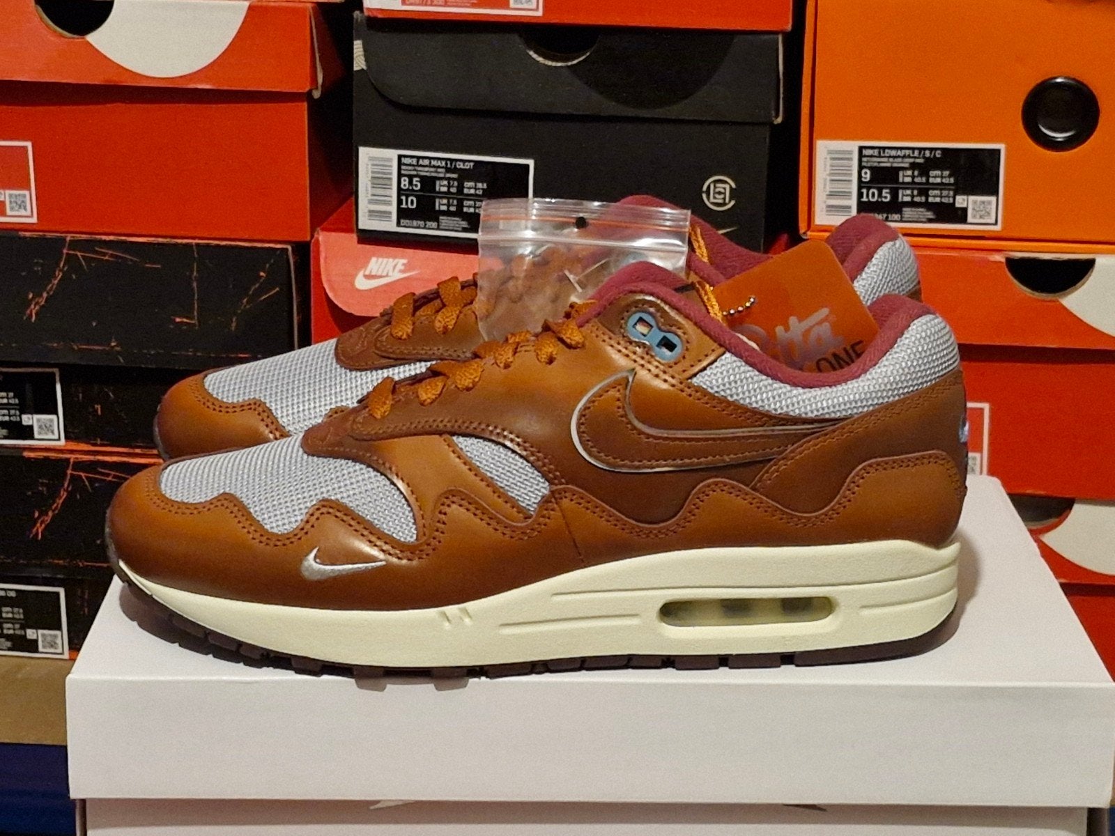 Nike Air Max 1 x Patta Dark Russet - us 9 eur 42.5, Bruin, Nike, Nieuw, Ophalen of Verzenden