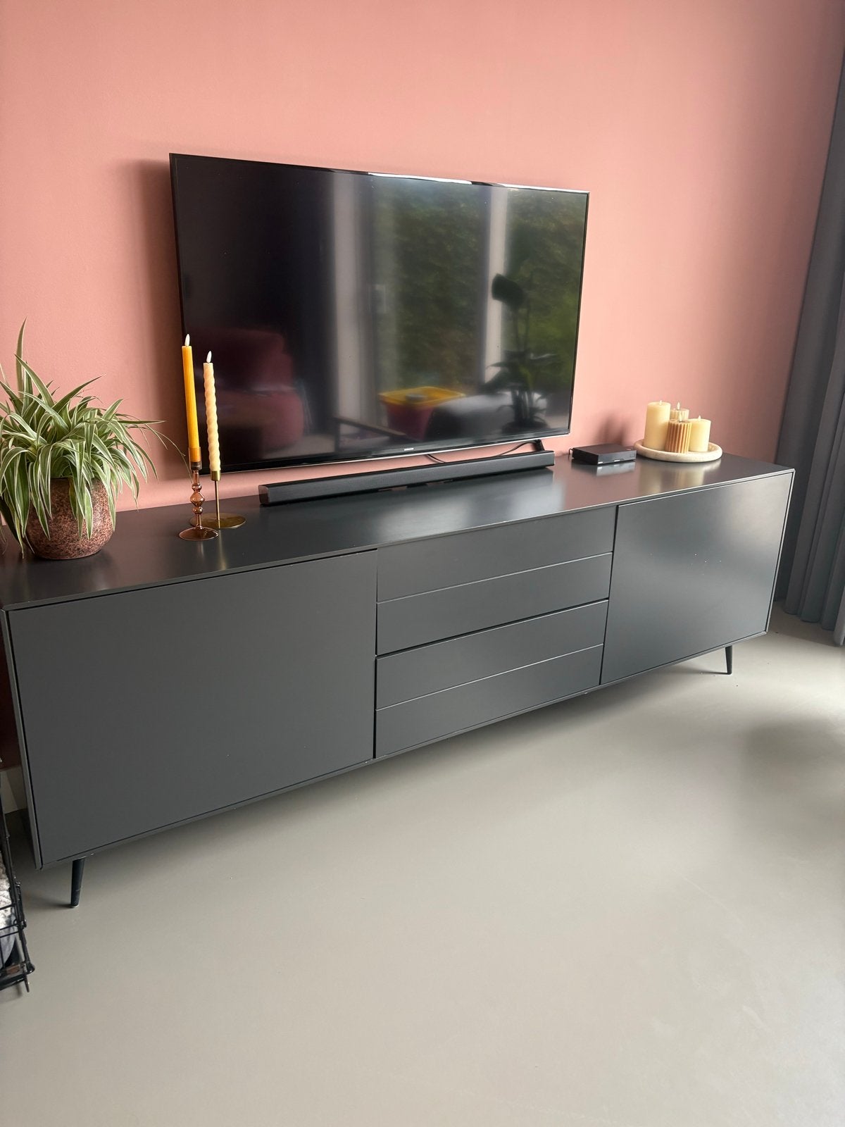 Modern donkergrijs dressoir tv meubel Bo Concept, Huis en Inrichting, Kasten | Televisiemeubels, Ophalen, Gebruikt, 200 cm of meer