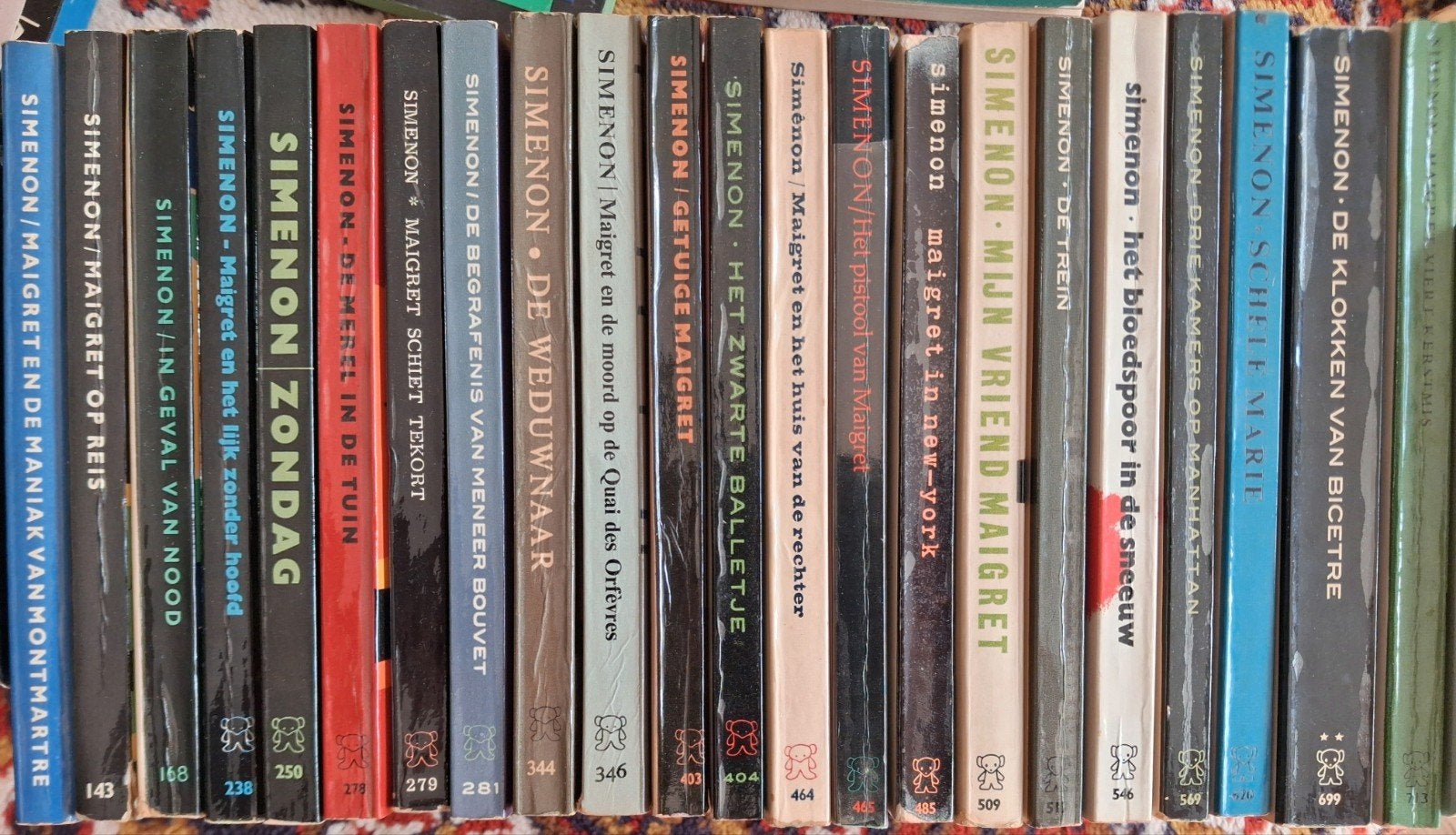 22 Zwarte Beertjes pockets Simenon - Maigret Collectie, Ophalen, Gelezen, Georges Simenon