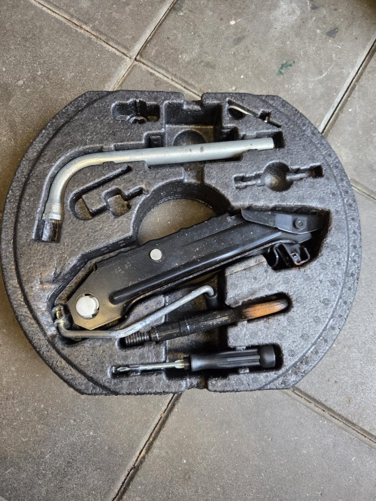 Boordgereedschapset, Auto-onderdelen, Ophalen of Verzenden, Gebruikt, Volkswagen