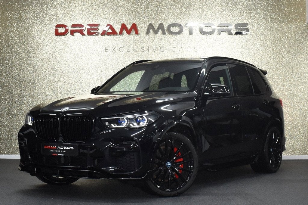 BMW X5 45e M-Sport xDrive 394pk | AKRAPOVIC | STOELVENTILATI, Auto's, BMW, Automaat, Gebruikt, 394 pk, Zwart