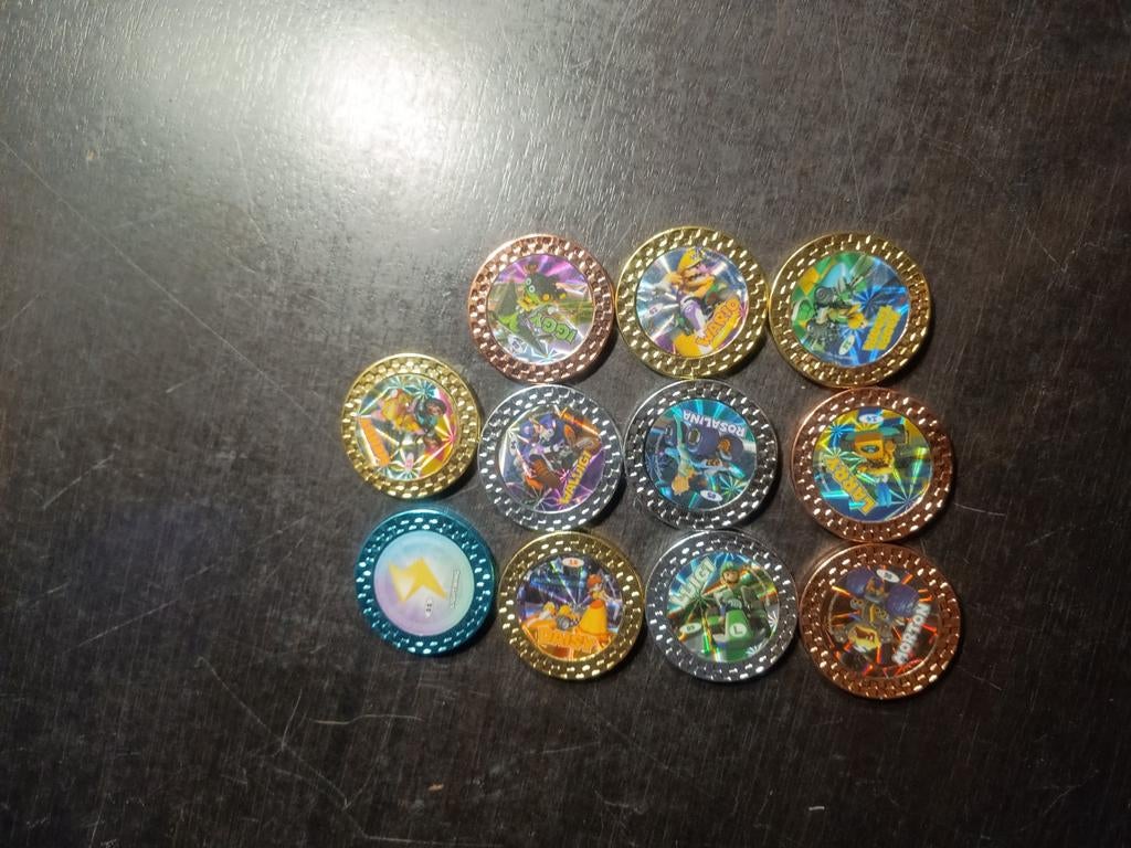 Set van 11 Mario Kart Arcade GP DX Medailles/Tokens, Verzamelen, Speelgoed, Ophalen of Verzenden, Zo goed als nieuw