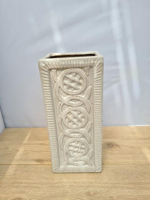 Vaas lang grijs met 3d afbeeldingen, Overige kleuren, Aardewerk of Porselein, Nieuw, Ophalen of Verzenden
