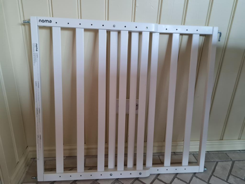 Noma houten, wit traphekje zgan, Kinderen en Baby's, Traphekjes, Ophalen of Verzenden, Zo goed als nieuw, Hout, 100 tot 115 cm