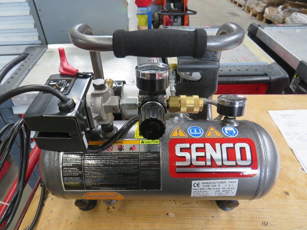 Senco PC1010 Mini Compressor - Compact en Krachtig, Doe-het-zelf en Verbouw, Geluidgedempt, 6 tot 10 bar, Zandhaarweg, Ophalen of Verzenden