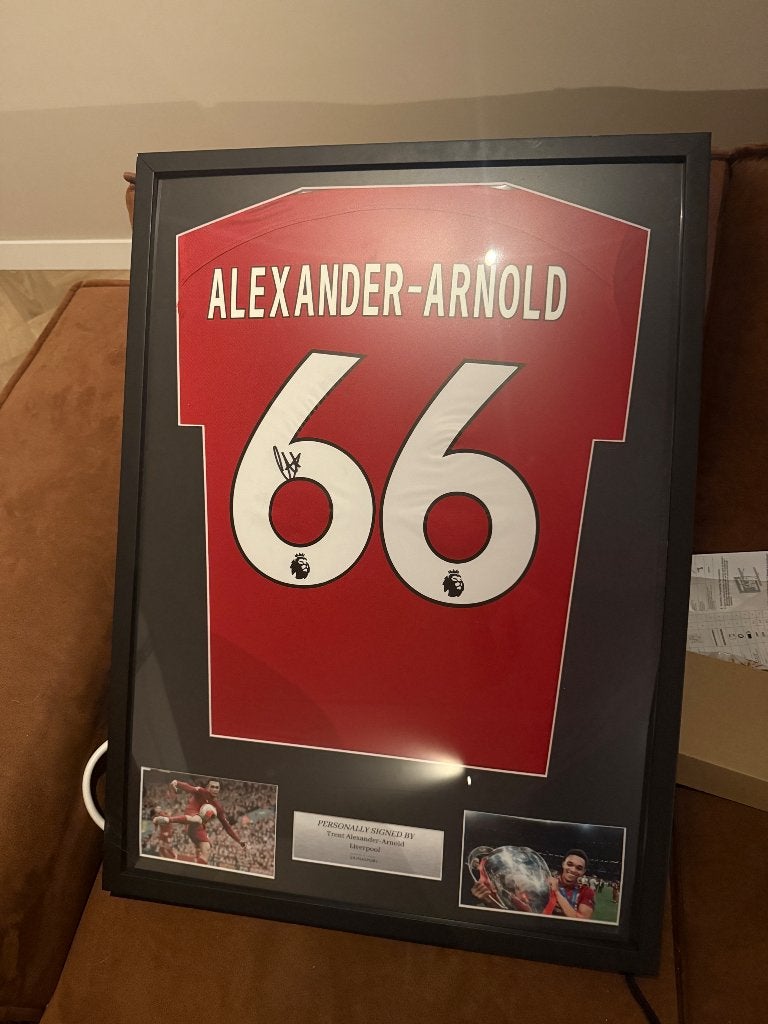 Ingelijst gesigneerd shirt, Ophalen, Zo goed als nieuw, Buitenlandse clubs, Shirt