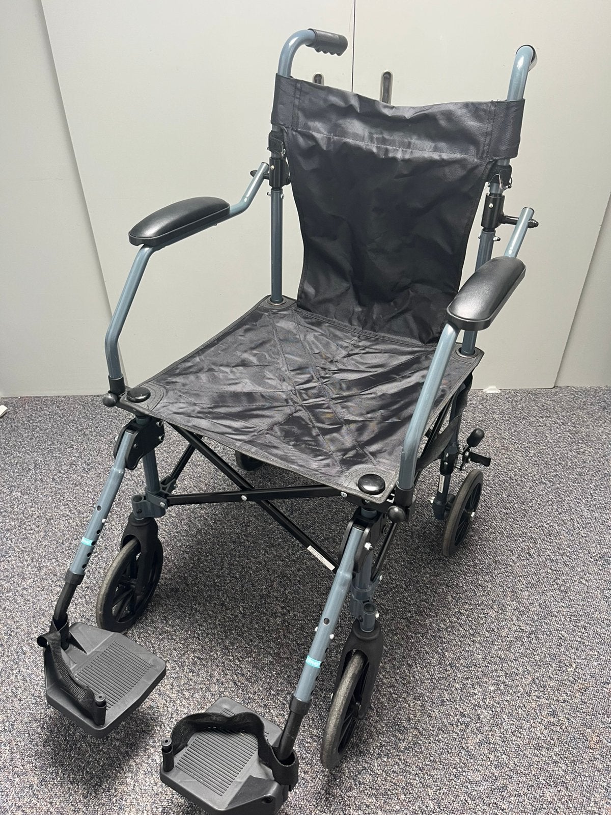 Inplakbare transsport/reis rolstoel, Diversen, Rolstoelen, Ophalen, Inklapbaar, Zo goed als nieuw, Duwrolstoel