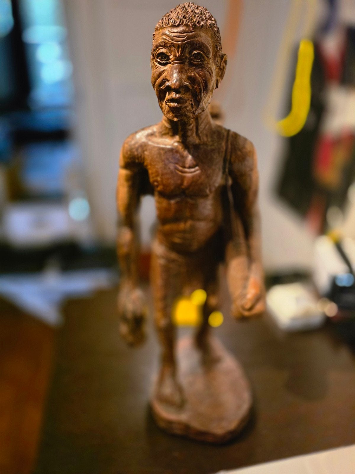 Uniek handgesneden houten beeld van Afrikaanse man, Hout, Afrika, Ophalen of Verzenden, Beeld