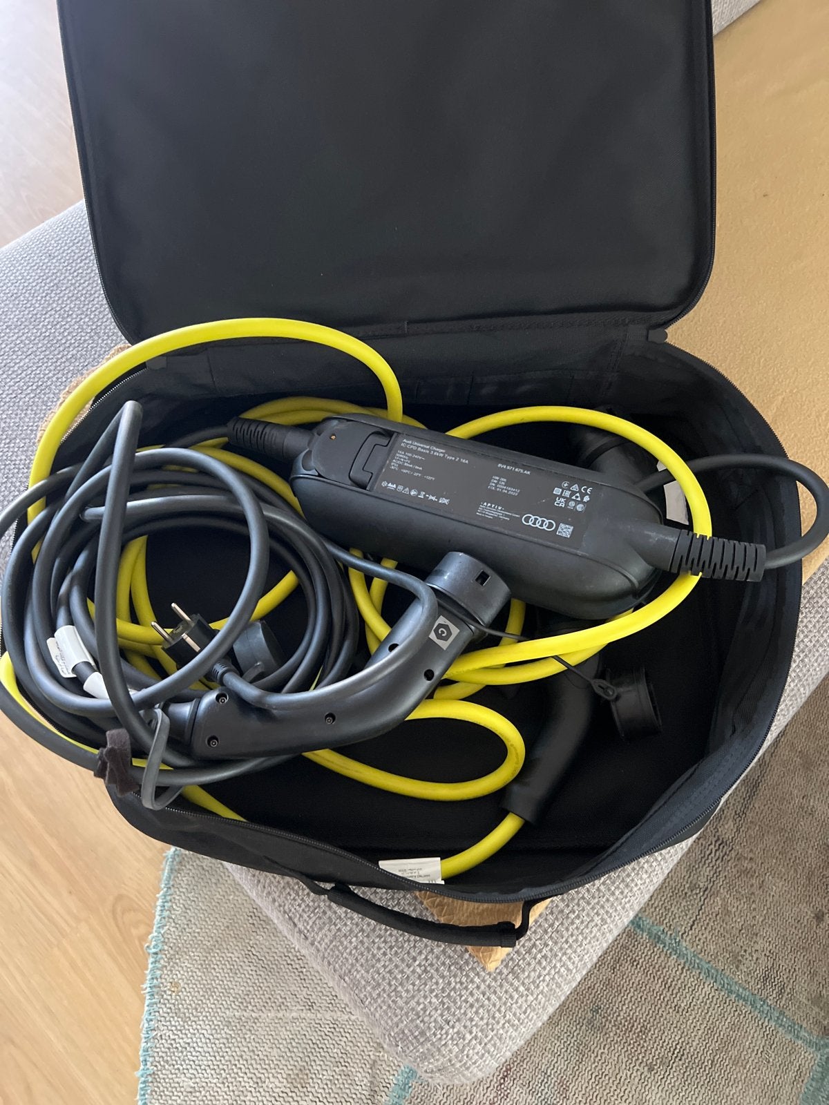 Audi e-tron Universele Oplader 3.6kW Type 2 16A, Auto diversen, Auto-accessoires, Ophalen of Verzenden, Zo goed als nieuw