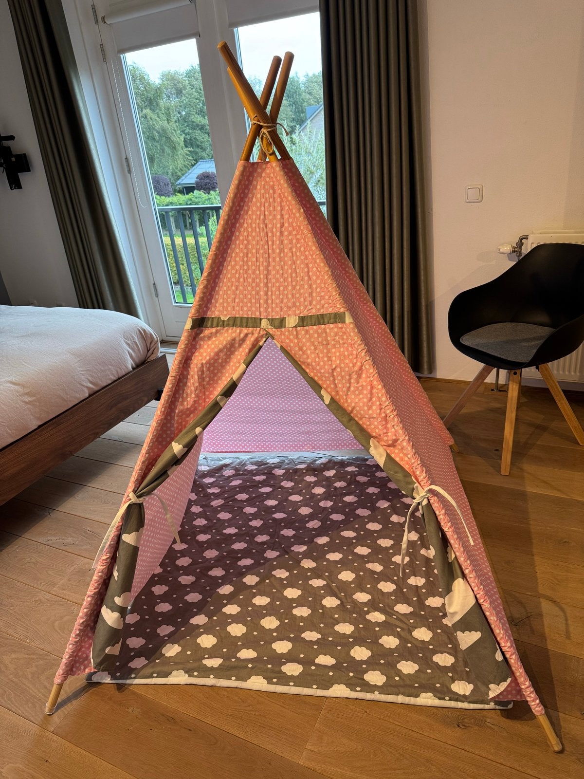 Roze Tipi Tent voor Kinderen met Wolkenpatroon, Ophalen, Zo goed als nieuw