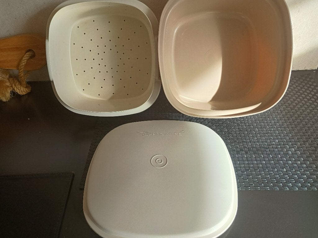 Tupperware vergiet met afsluitbak, Ophalen of Verzenden, Zo goed als nieuw, Overige typen