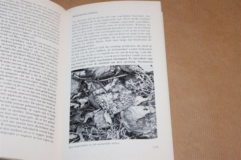 In \'t Vrije Veld [Niko Tinbergen] — Autobiografie Ethologie, Boeken, Dieren en Huisdieren, Ophalen of Verzenden, Gelezen, Honden