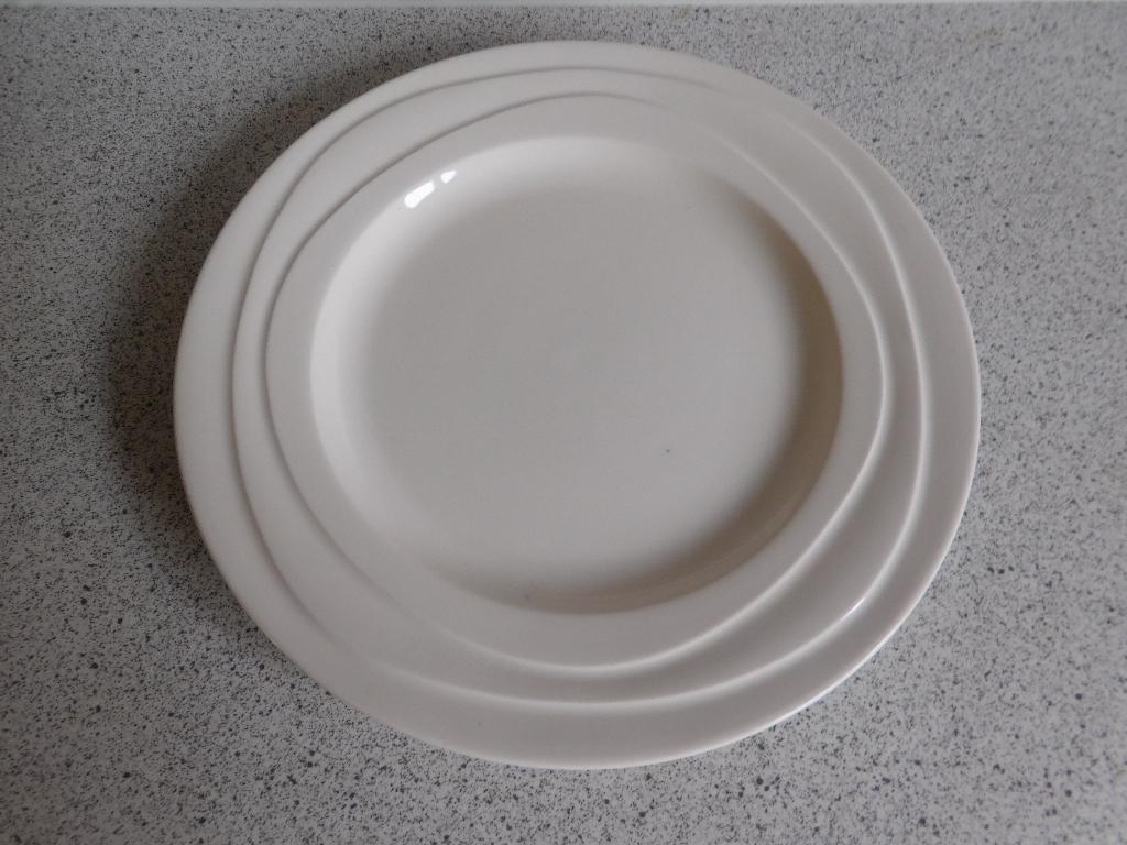 Bord 21 cm. Wit Waves Jamie Oliver, Ophalen of Verzenden, Zo goed als nieuw, Bord(en), Overige stijlen