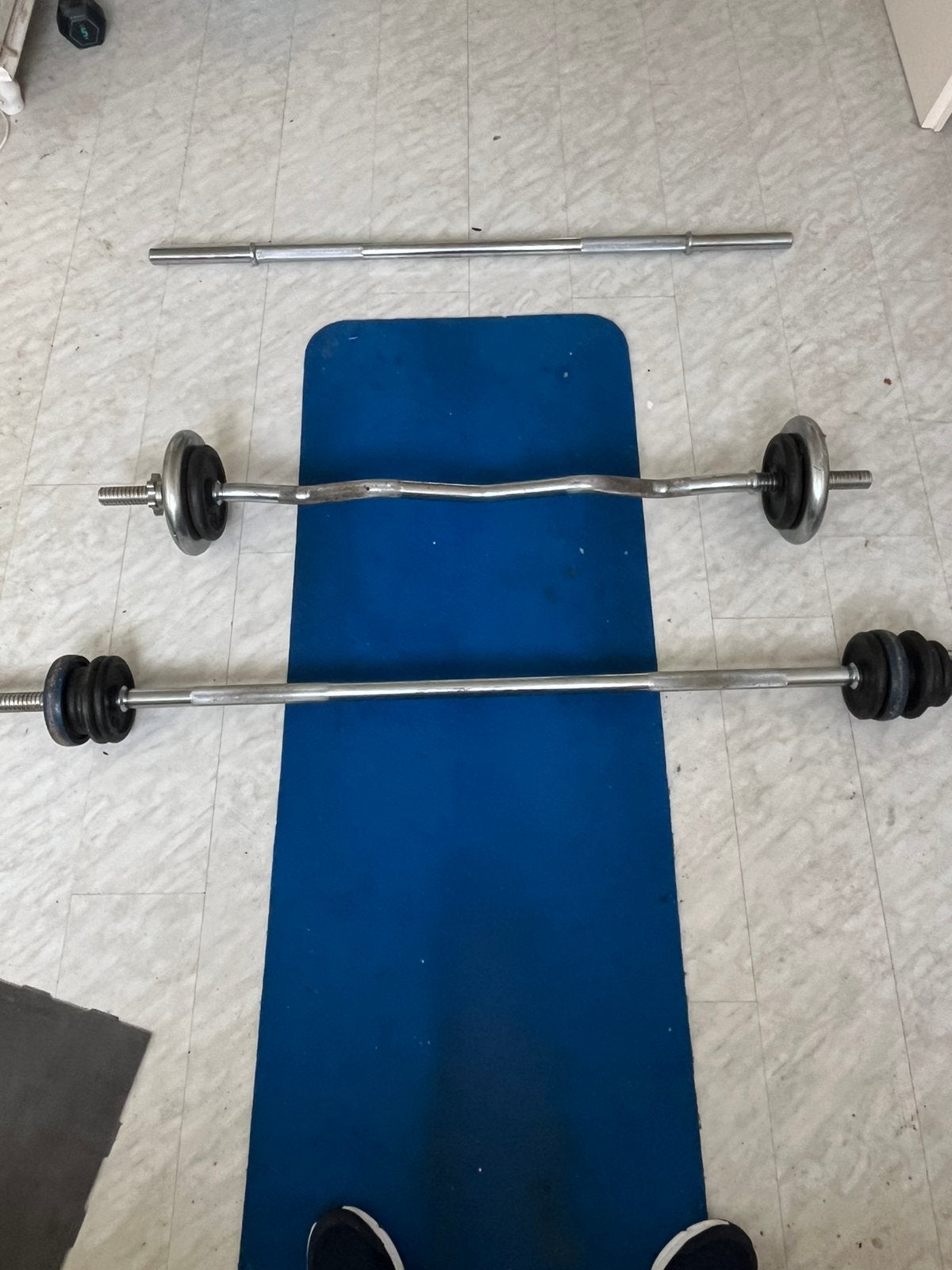 2 Halterstangen & EZ curl bar inclusief gewichtschijven, Sport en Fitness, Ophalen, Zo goed als nieuw, Halterstangen