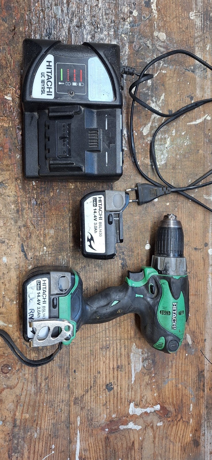 Hitachi DS14DSL Boormachine met Accu en Lader, Gebruikt, Variabele snelheid, Minder dan 400 watt, Ophalen