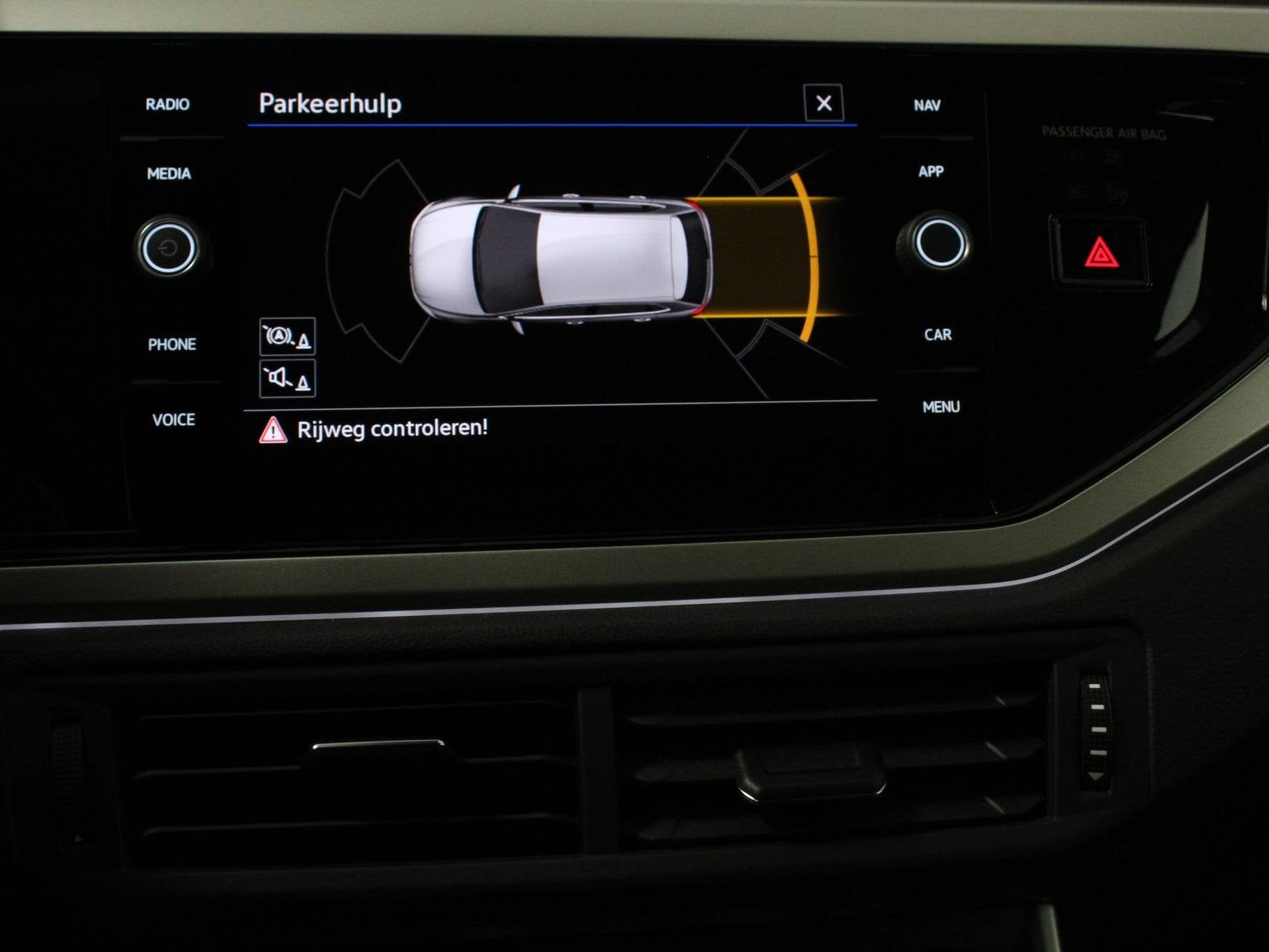Volkswagen Polo 1.0 TSI Automaat Move Navigatie Apple Carpla, Auto's, Stof, Gebruikt, 95 pk, Zwart