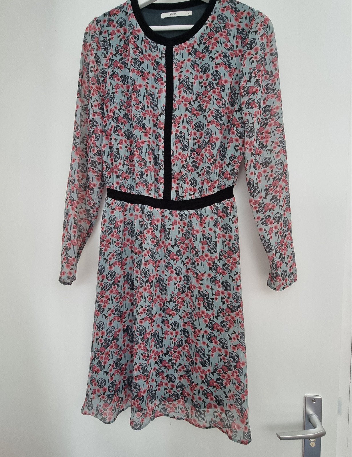 Steps jurk met bloemenprint maat 38, Maat 38/40 (M), Ophalen of Verzenden, Zo goed als nieuw, Knielengte