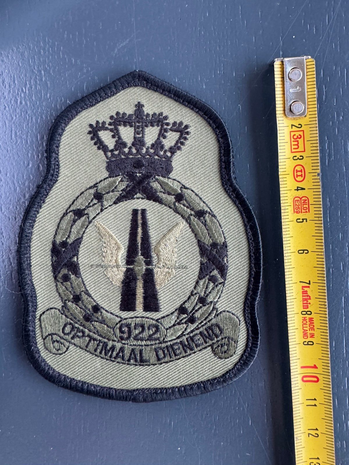 KLu RNLAF kroonembleem gvt 922, Ophalen of Verzenden, Luchtmacht, Nederland, Embleem of Badge