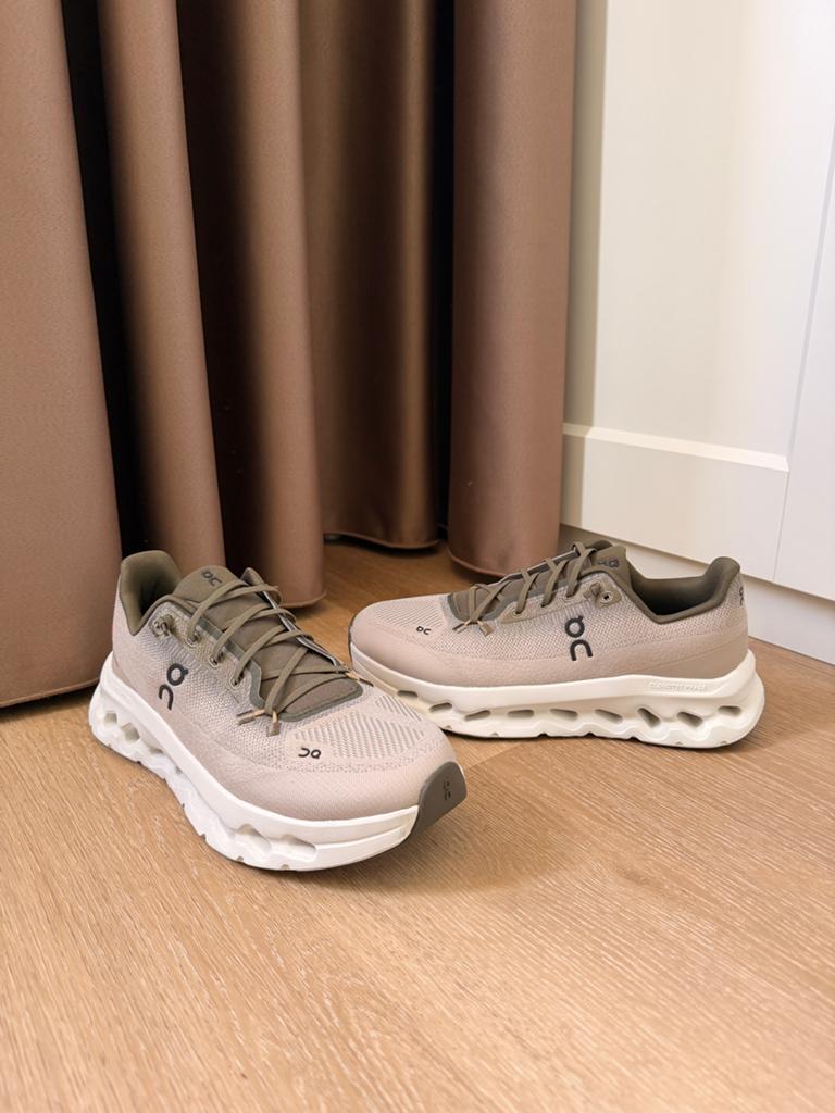 On Cloudtilt sneakers maat 44 groen/beige, Overige kleuren, Nieuw, Ophalen of Verzenden, Sneakers of Gympen
