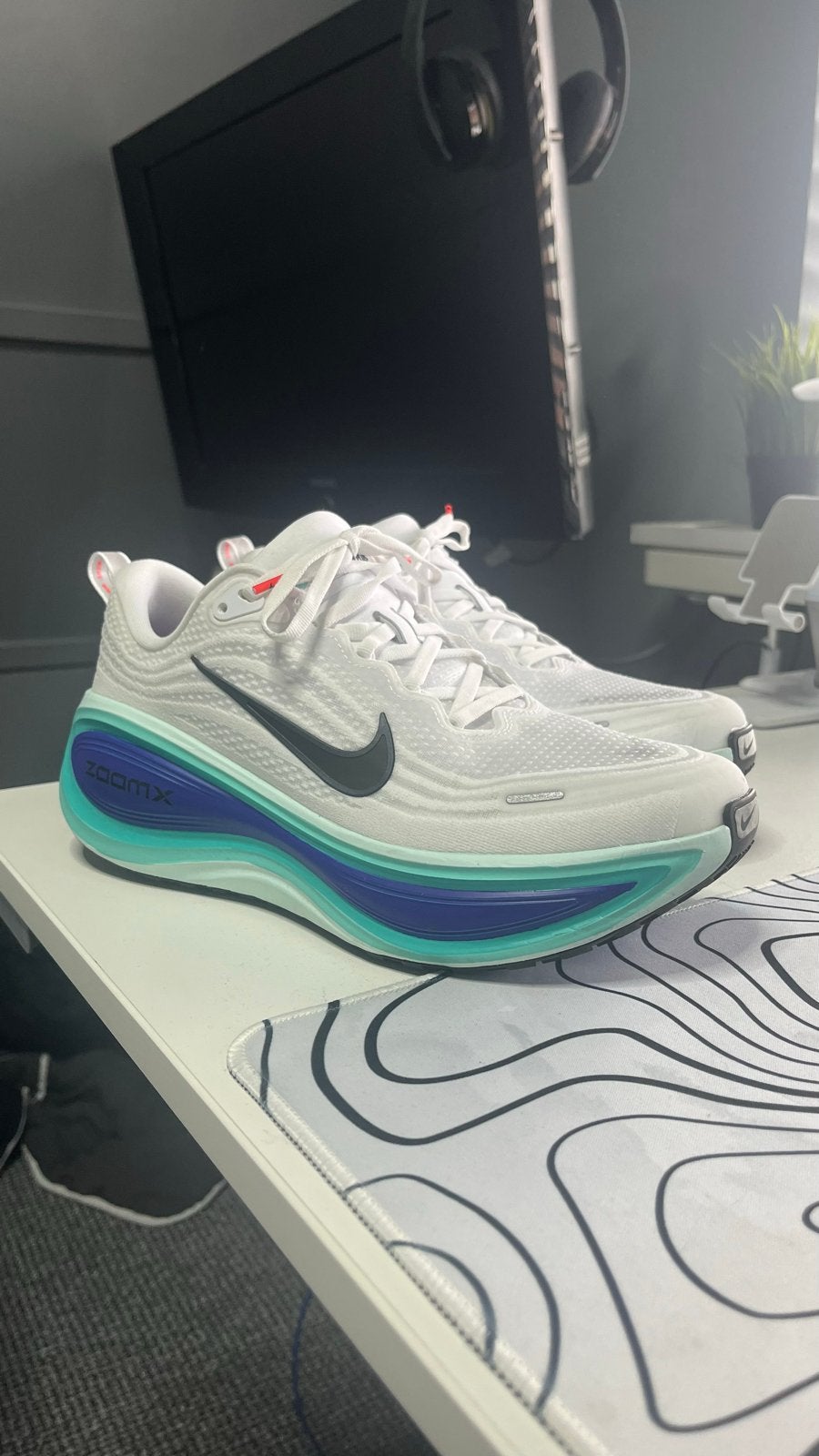 Nike Vomero Plus hardloopschoenen - Maat 43, Ophalen, Zo goed als nieuw, Wit, Sportschoenen