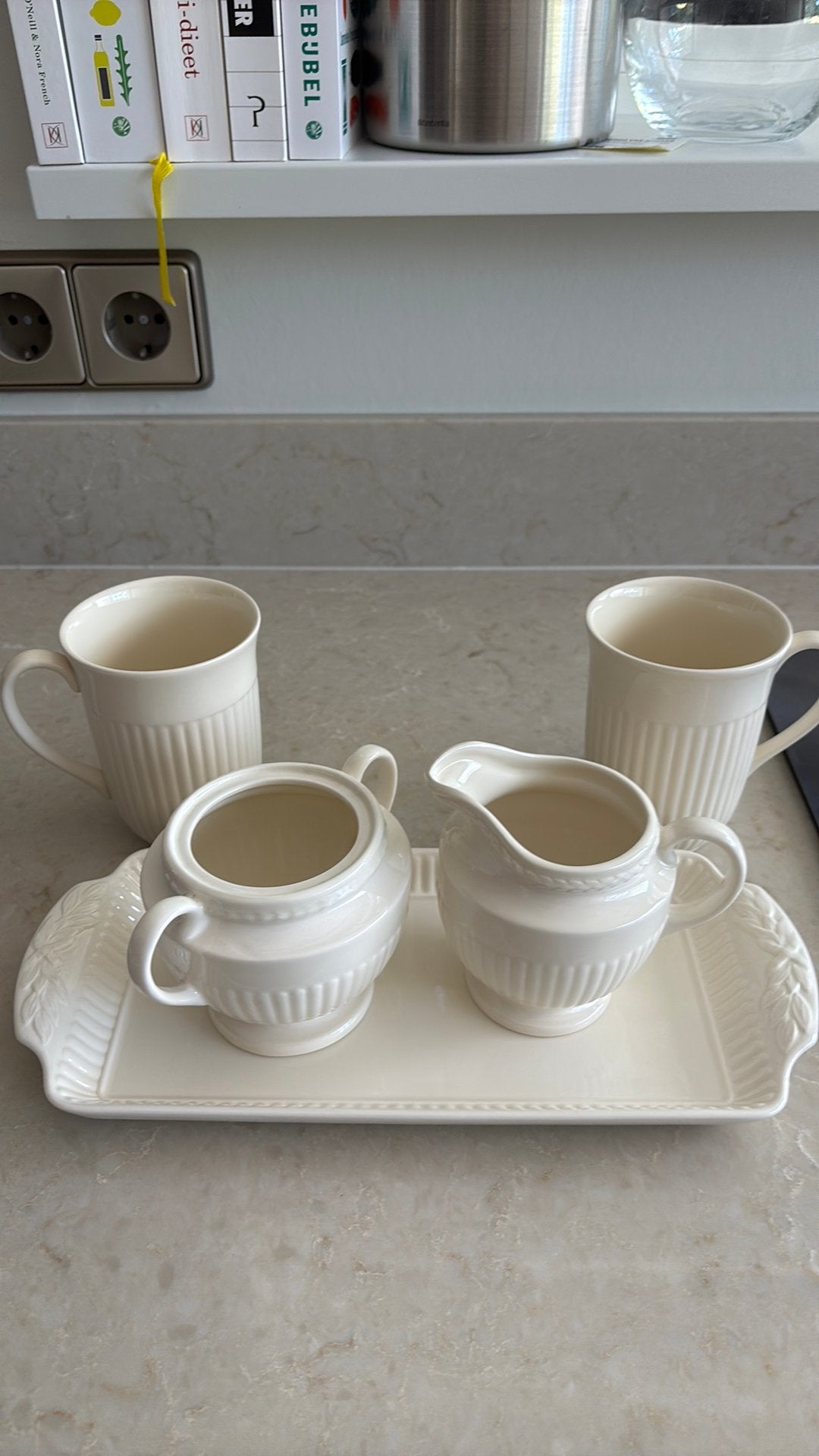 Wedgwood 2 koffiemokken + suiker-en melkset, Ophalen, Zo goed als nieuw, Kop(pen) en/of Schotel(s), Wedgwood