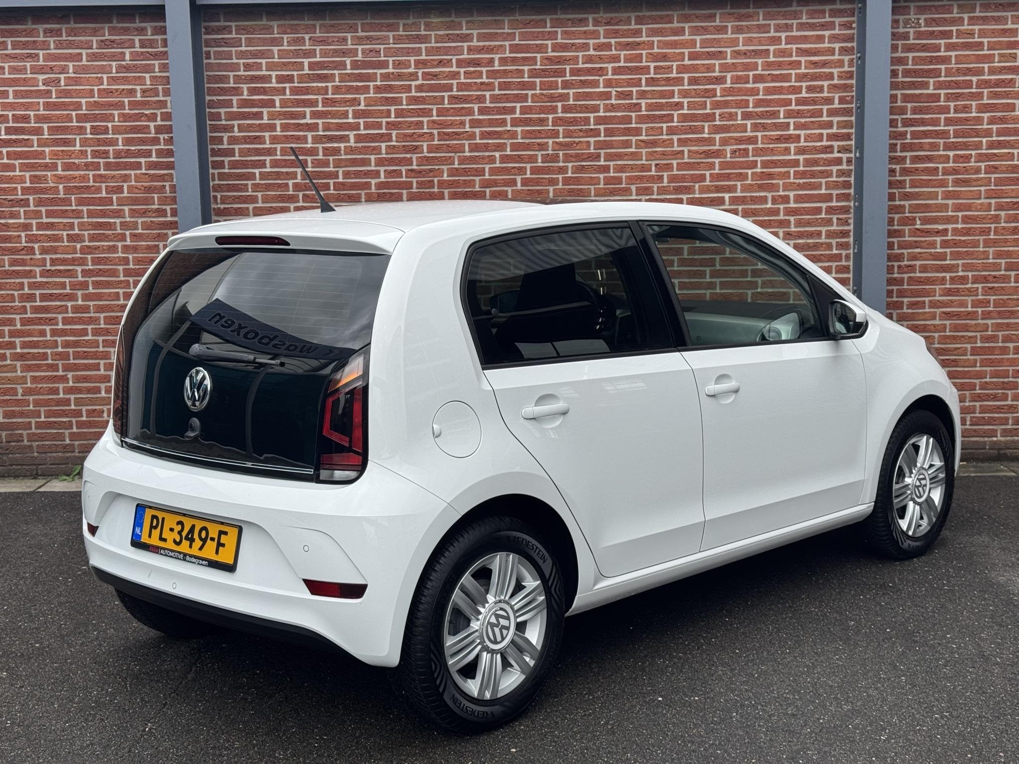 Volkswagen Up! 1.0 BMT high up! | Panoramadak | Parkeersenso, Auto's, Volkswagen, Stof, 4 stoelen, Wit, Origineel Nederlands