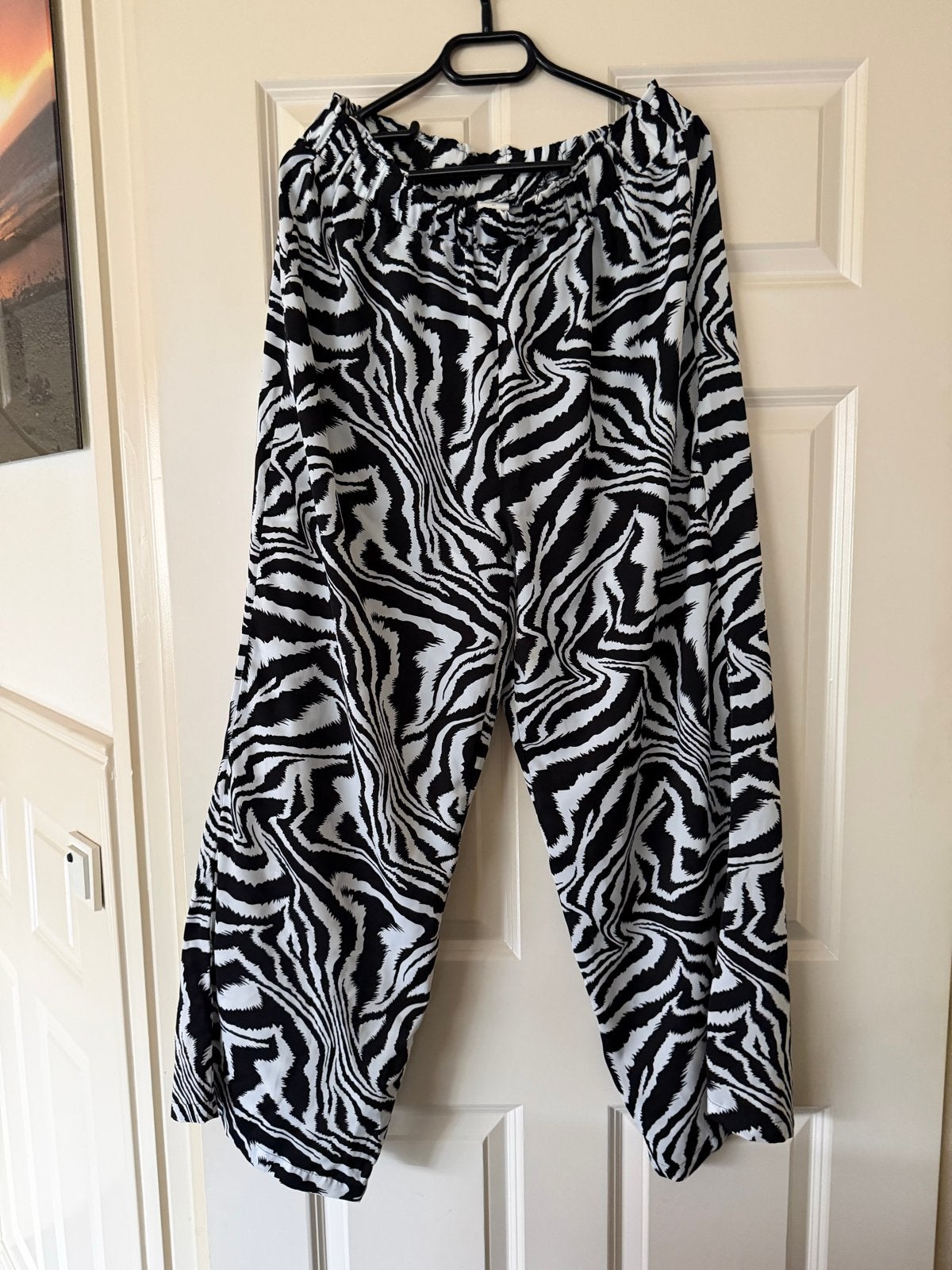 Zwart-witte zebraprint broek XXL, Maat 38/40 (M), Zwart, Ophalen of Verzenden, Zo goed als nieuw