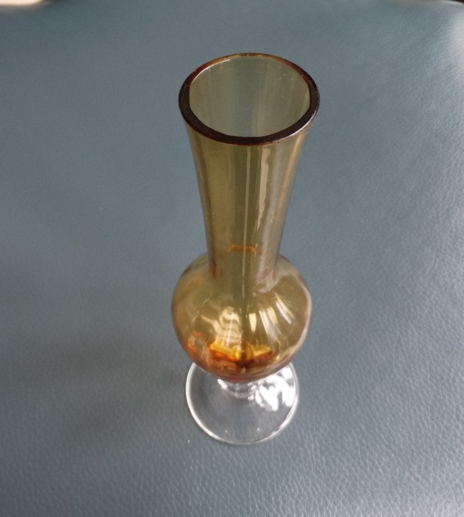 Amberkleur glazen vaasje, steelvaas, bolle buik, blanco voet, Ophalen