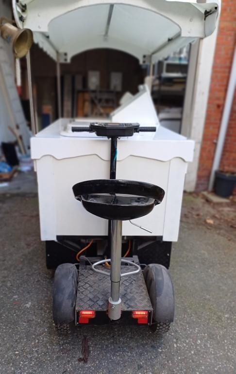 Prachtige ijscokar, ijskar gesitueerd op een segway., Zakelijke goederen, Ophalen, IJs