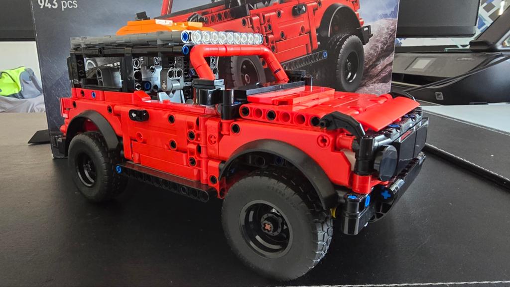Lego 42213 Ford Bronco rood incl stickers zgan, Lego, Ophalen of Verzenden, Zo goed als nieuw, Complete set