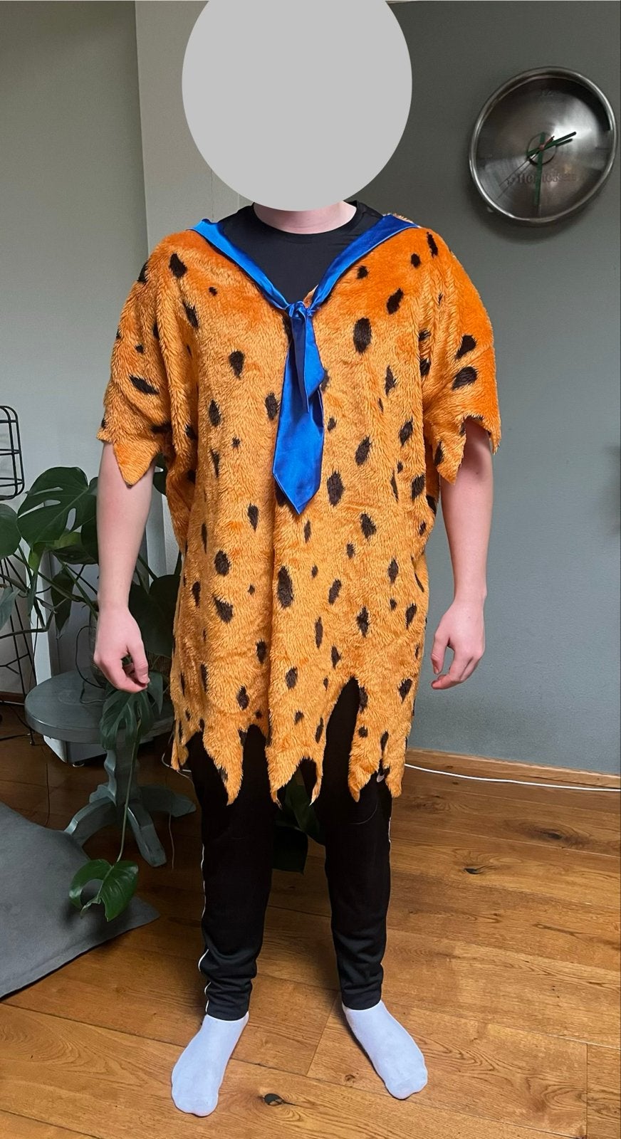 2x Fred Flintstone carnavalskostuum (prijs per stuk), Ophalen of Verzenden, Gedragen, Maat 56/58 (XL)