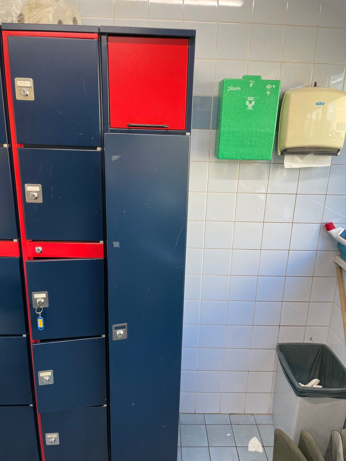 Lockerkast en waskast, Ophalen, Gebruikt