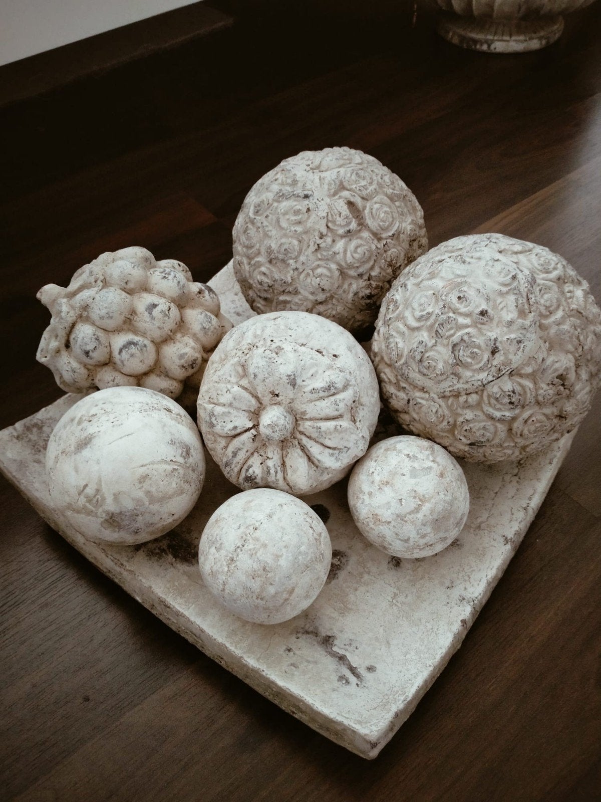 Stenen bollen op plateau, Huis en Inrichting, Woonaccessoires | Dienbladen, Ophalen, Rond, Overige materialen