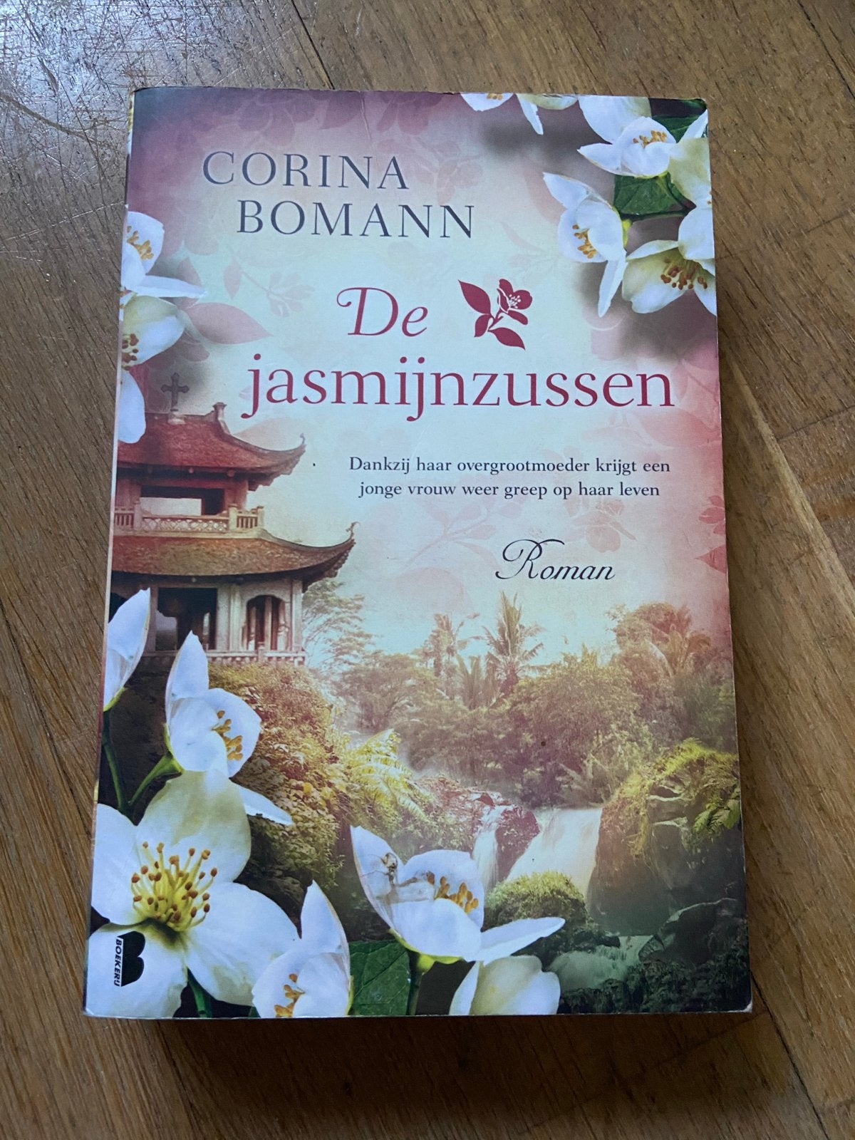De Jasmijnzussen - Corina Bomann (Roman), Ophalen of Verzenden, Zo goed als nieuw, Nederland