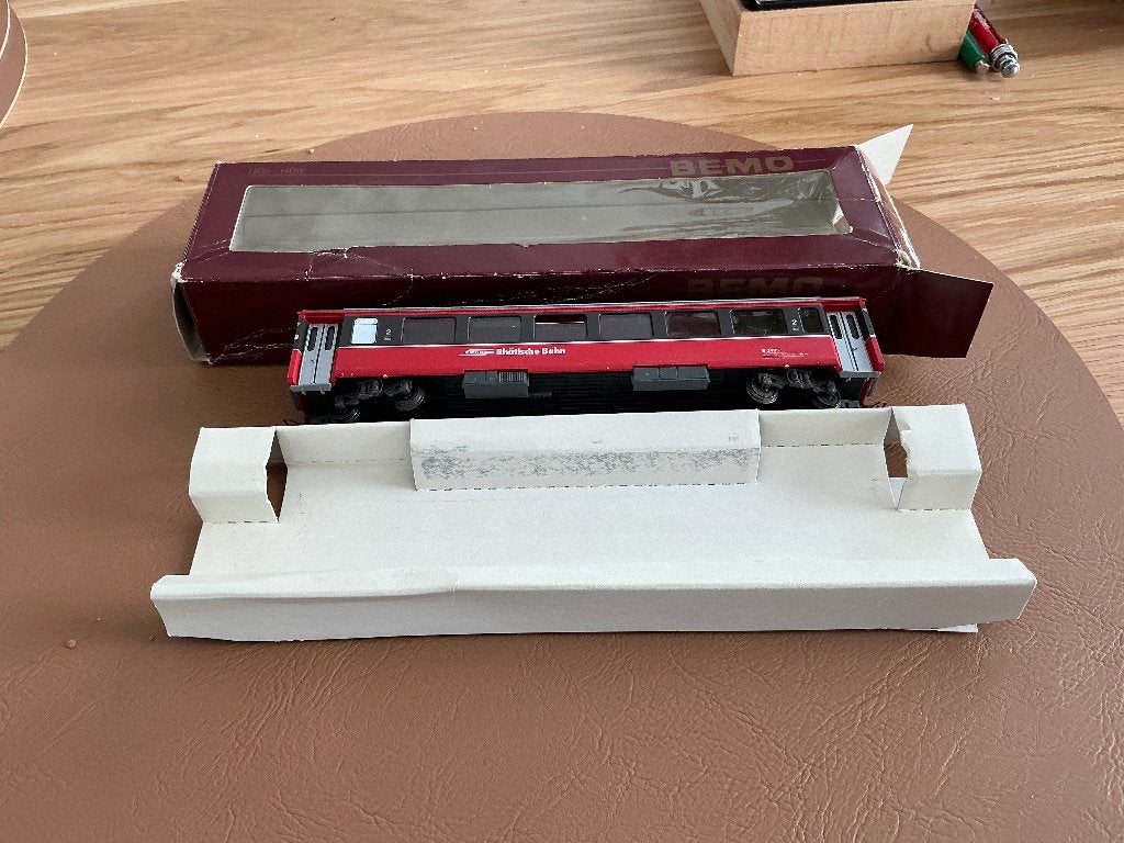 Bemo personen wagon Rhatische bahn, Hobby en Vrije tijd, Gelijkstroom, Ophalen of Verzenden, Märklin, Nieuw