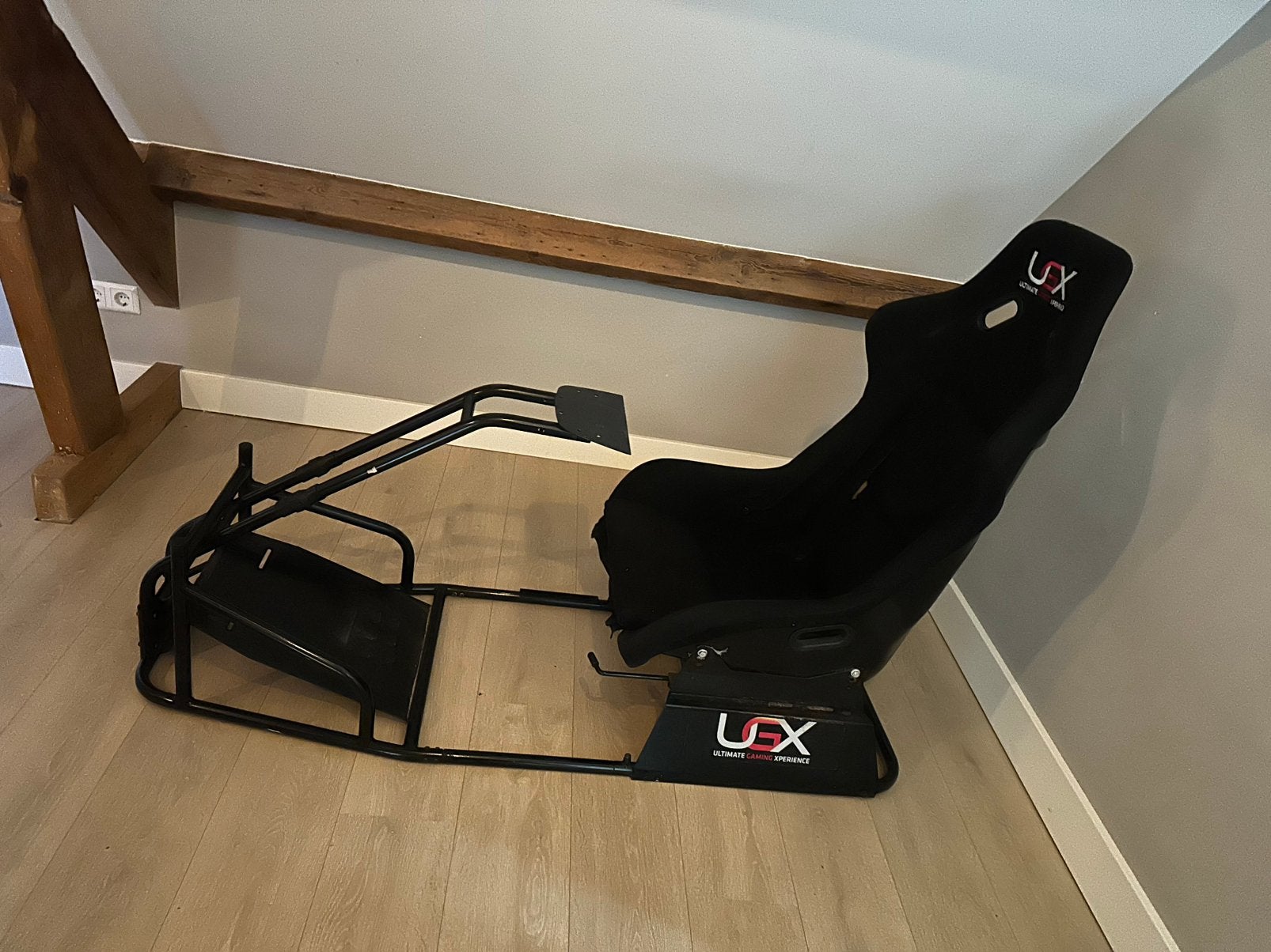 Playseat / UGX Race Simulator Cockpit met Verstelbare Stoel, Ophalen, Zo goed als nieuw