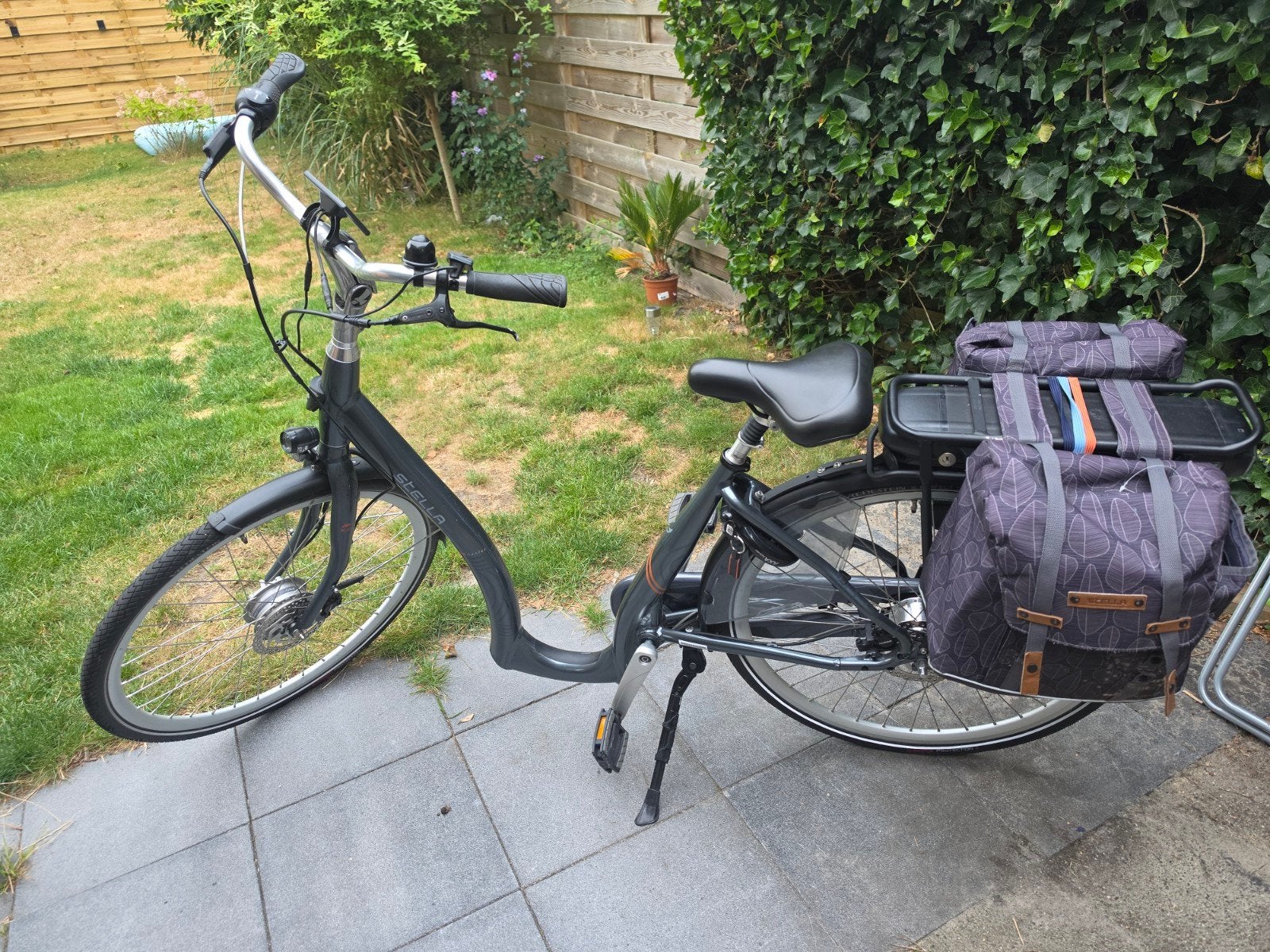 Stella elektrische fiets met lage instap en fietstassen, Gebruikt, 51 tot 55 cm, 50 km per accu of meer, Ophalen