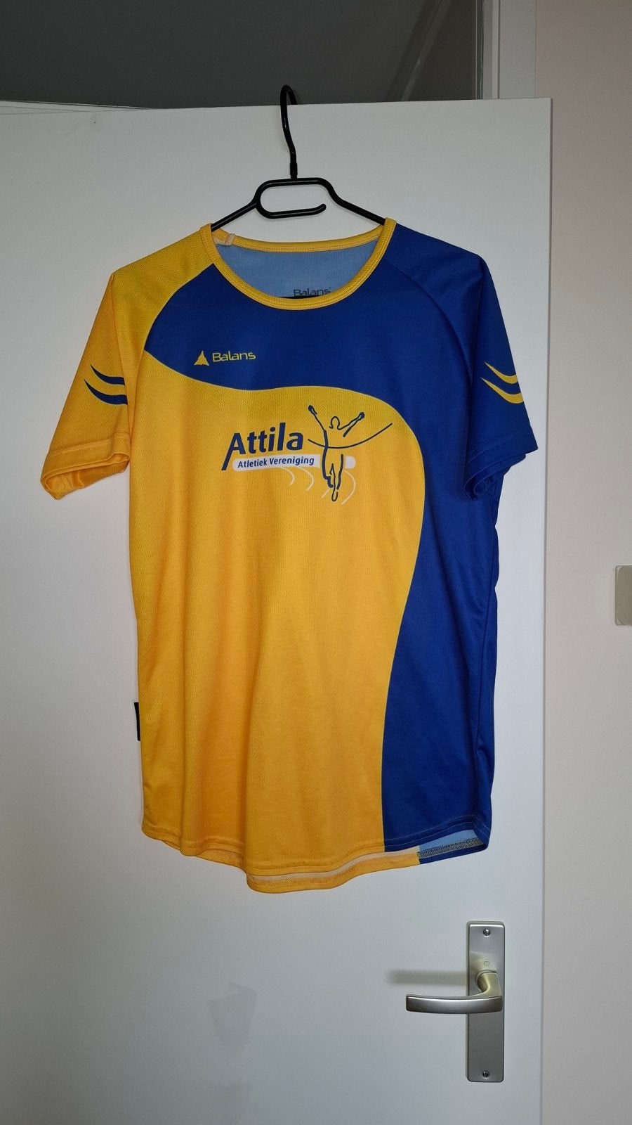 Atletiek shirt Attila - Maat M, Sport en Fitness, Loopsport en Atletiek, Overige merken, Ophalen of Verzenden, Zo goed als nieuw