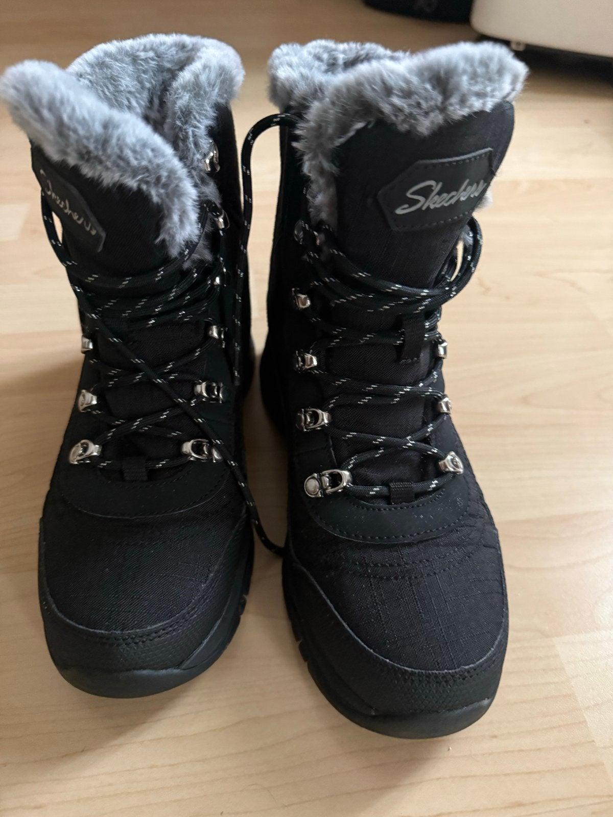 Skechers zwarte snowboots met bontvoering, Ophalen, Zwart, Snowboots, Zo goed als nieuw
