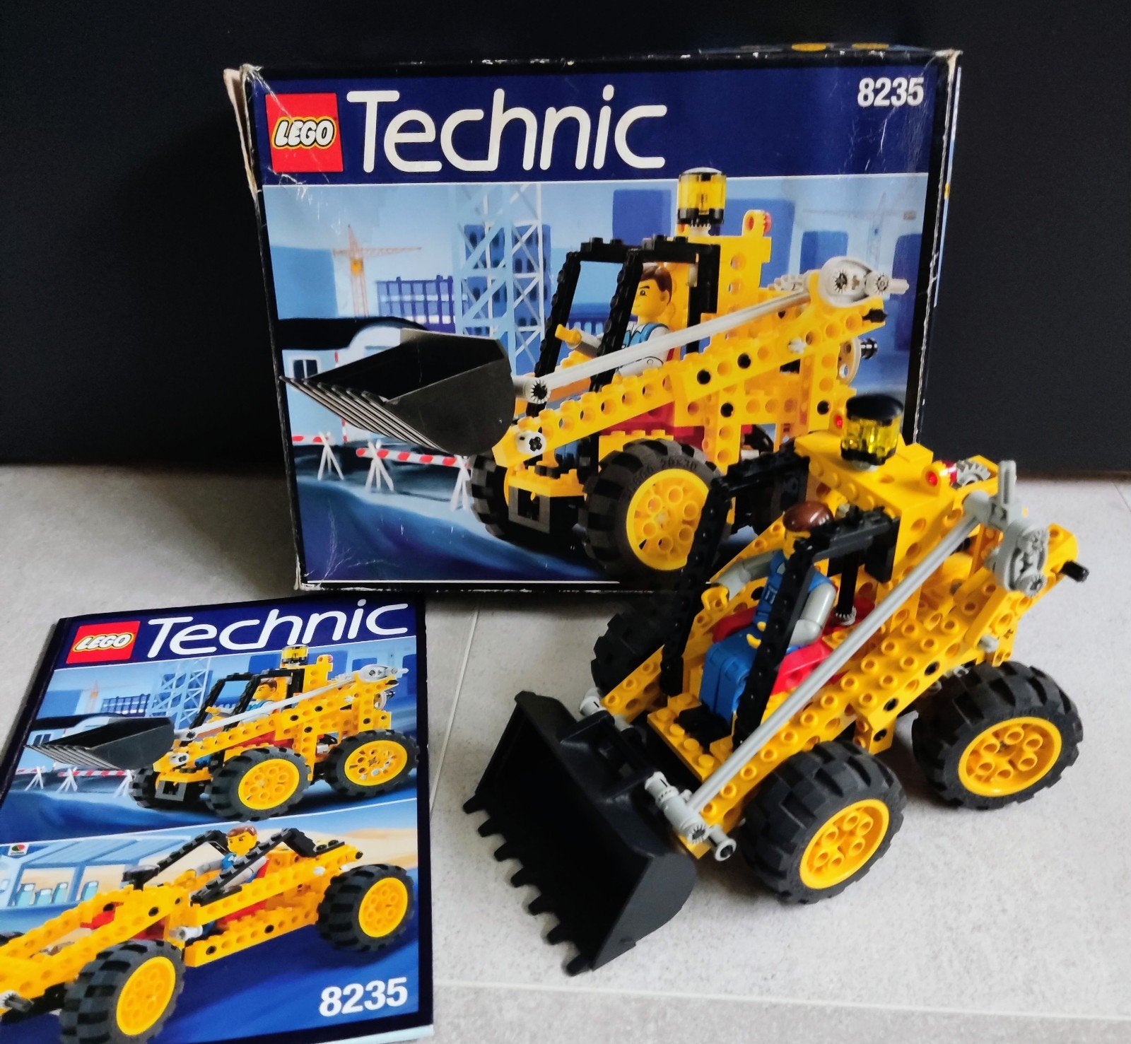 Lego Technic 8235 Frontlader met doos en instructies, Ophalen of Verzenden, Zo goed als nieuw, Overige merken
