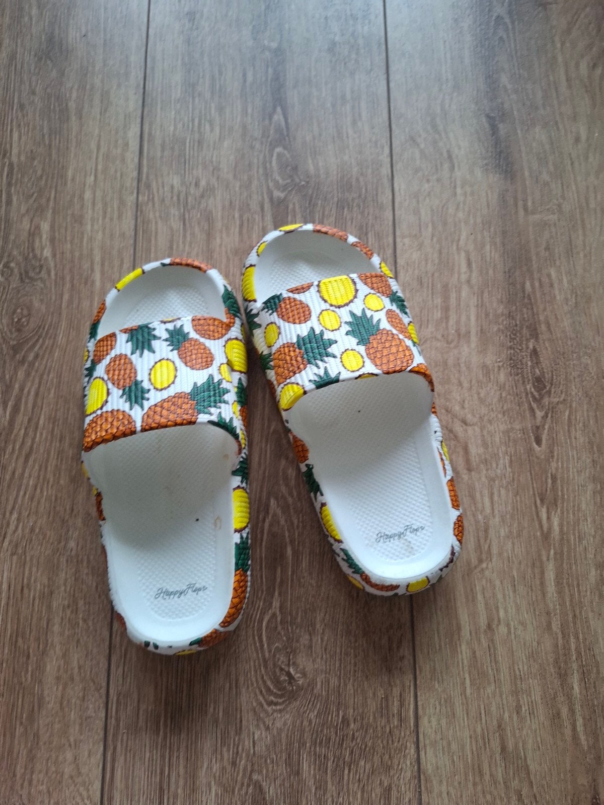 Leuke slippers met ananasprint - Happy Flops maat 36-37, Kleding | Dames, Schoenen, Ophalen of Verzenden