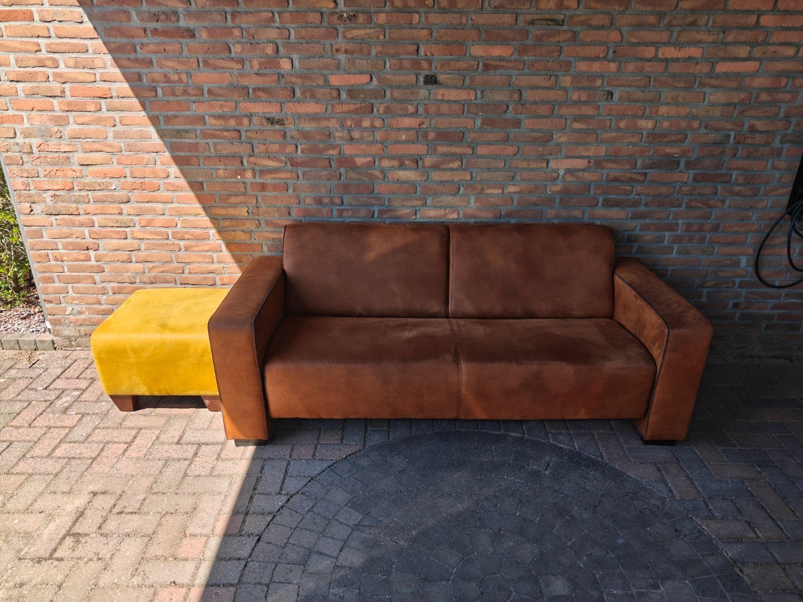 Bankstel in microleder met bijpassende stoelen en hocker, Huis en Inrichting, Banken | Bankstellen, Ophalen, 250 tot 300 cm, Driepersoons