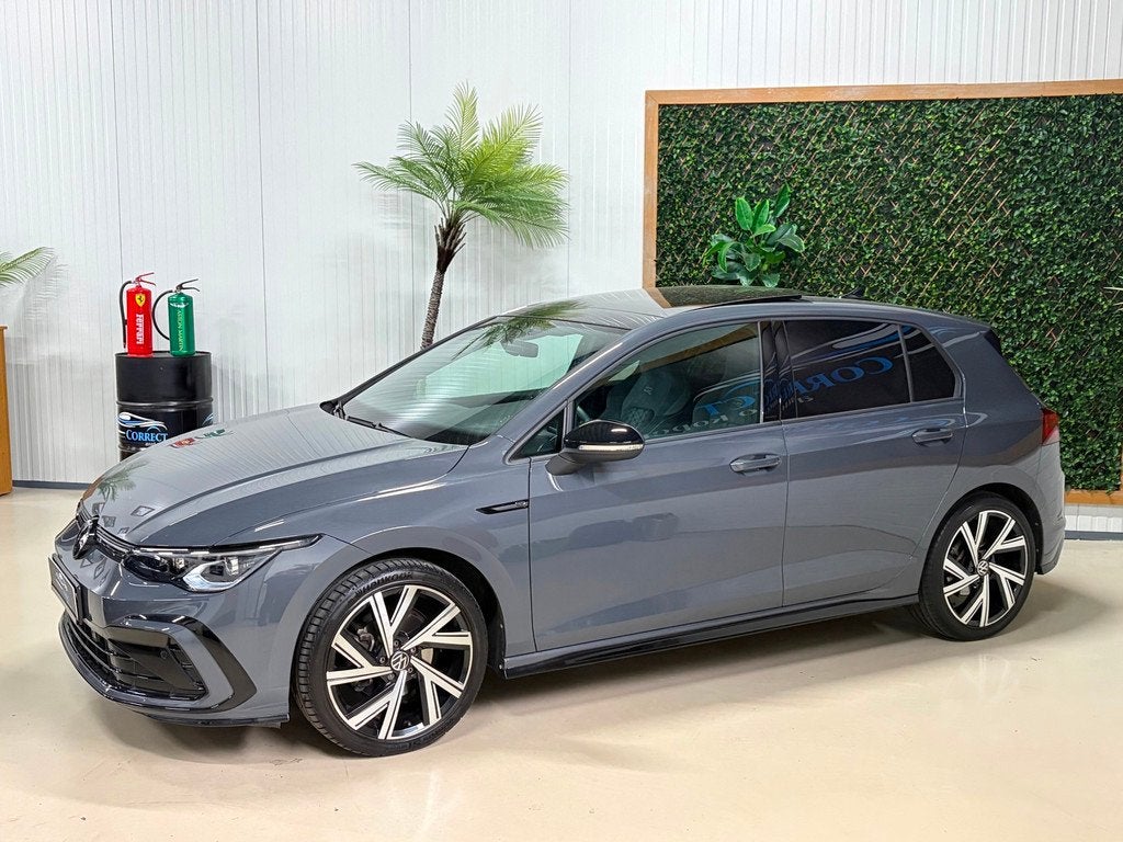 Volkswagen Golf 1.5 eTSI R-Line|IQ|Pano|ACC|Alarm|Keyless|Tr, Auto's, 4 cilinders, Bedrijf, Automatische klimaatregeling, Golf
