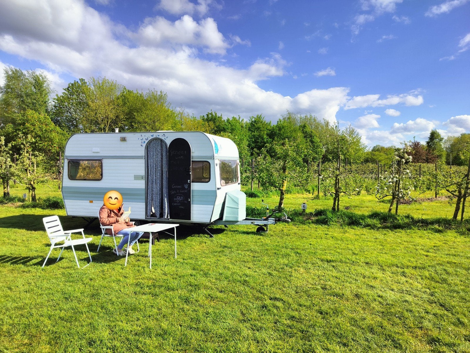 Leuke ibiza stijl caravan met voortent, Overige merken, 2 aparte bedden, Treinzit, 750 - 1000 kg