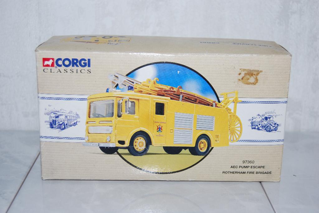 Corgi Classics AEC Pump Escape (97360), Ophalen of Verzenden, Zo goed als nieuw, Bus of Vrachtwagen