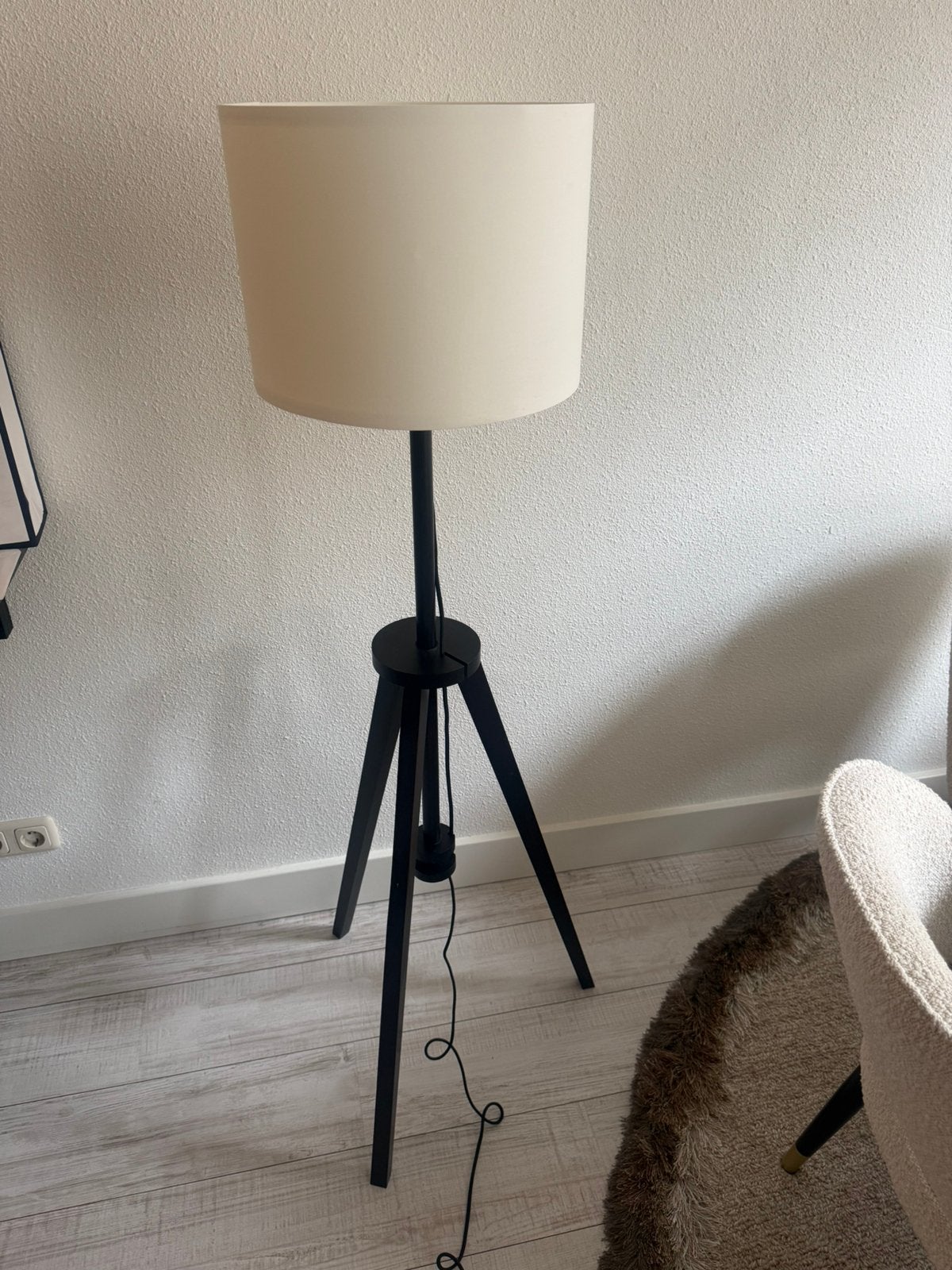 IKEA LAUTERS staande lamp – zwart/donker hout – witte kap, Ophalen, Zo goed als nieuw, Hout, 150 tot 200 cm