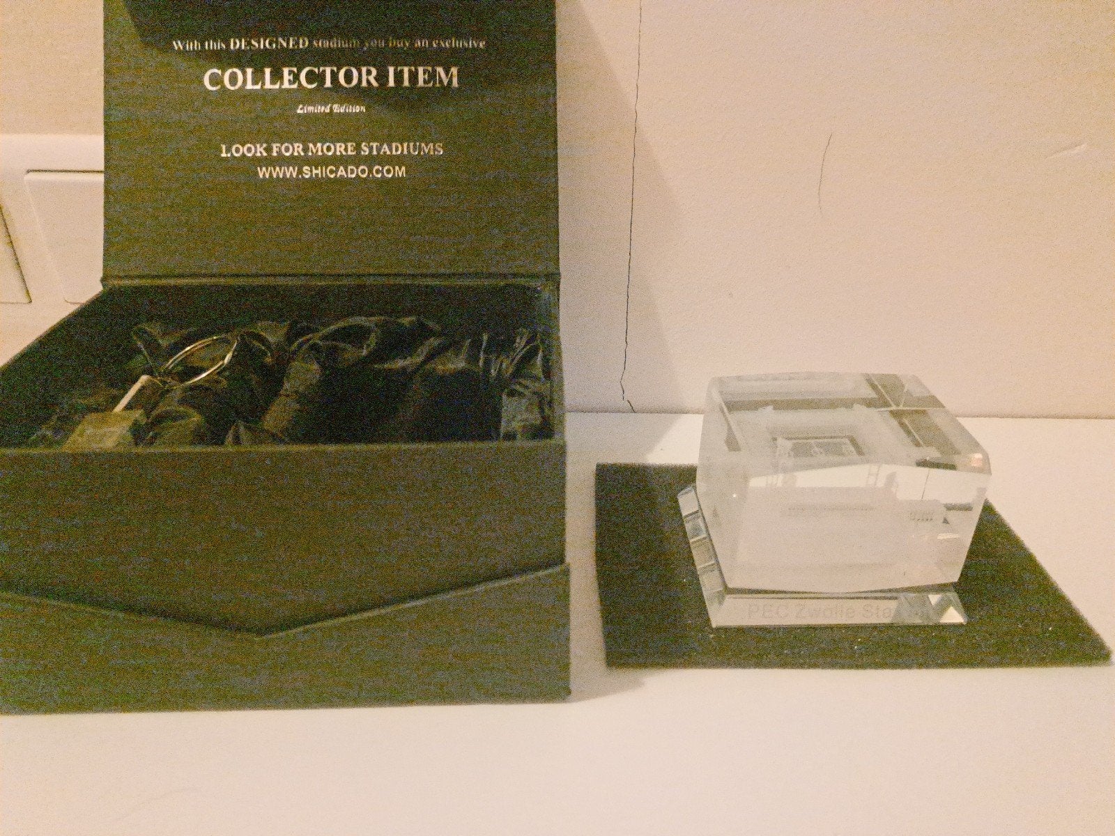 PEC Zwolle Stadion Glazen Collector Item met Sleutelhanger, Verzamelen, Beelden en Beeldjes, Ophalen of Verzenden, Zo goed als nieuw