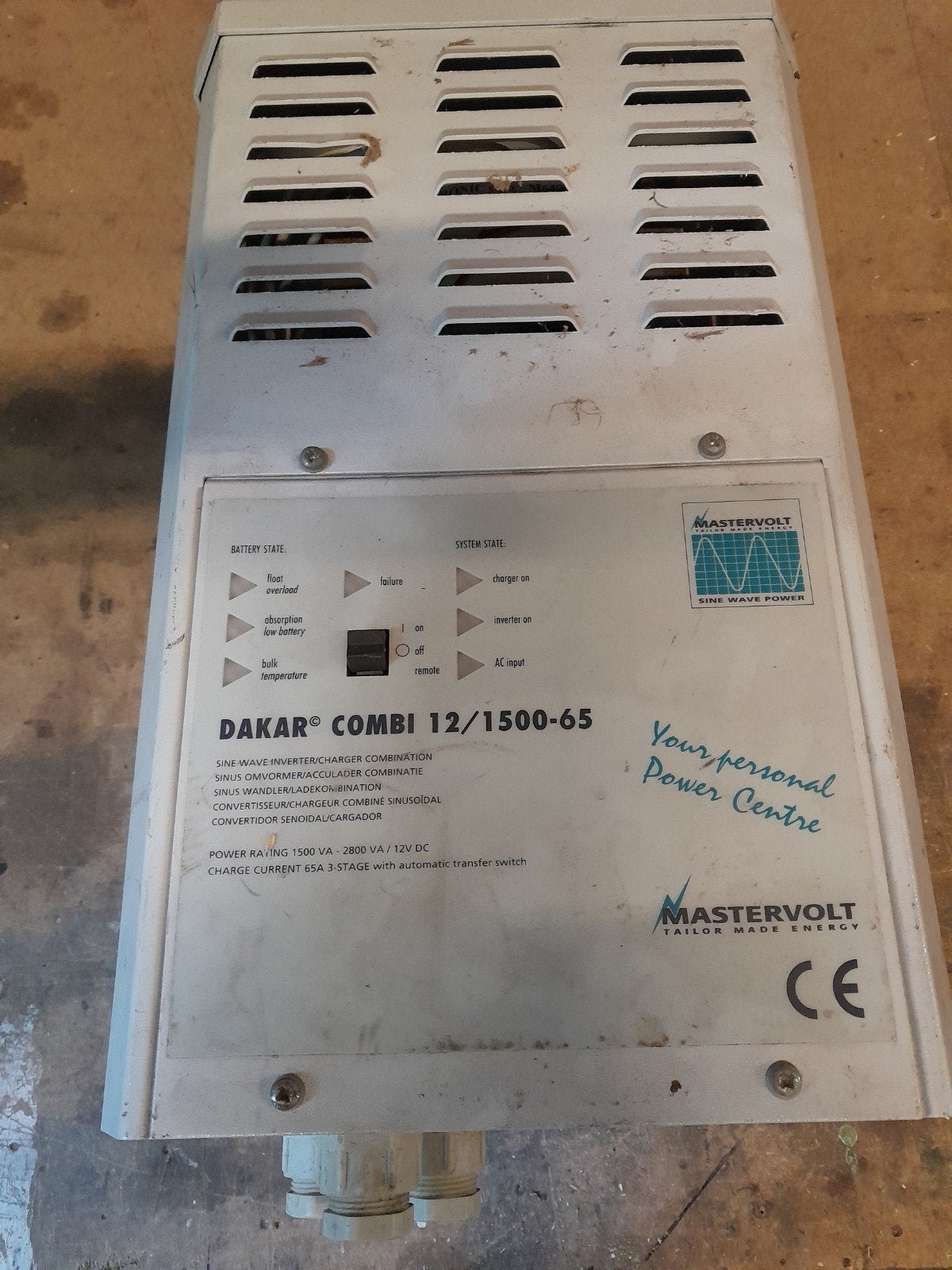 Foto 2 van Mastervolt sinusomvormer 12V - 220V